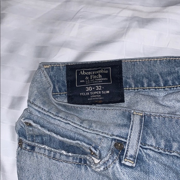Abercrombie and Fitch ripped jeans size (30 X 32) - Picture 2 of 2